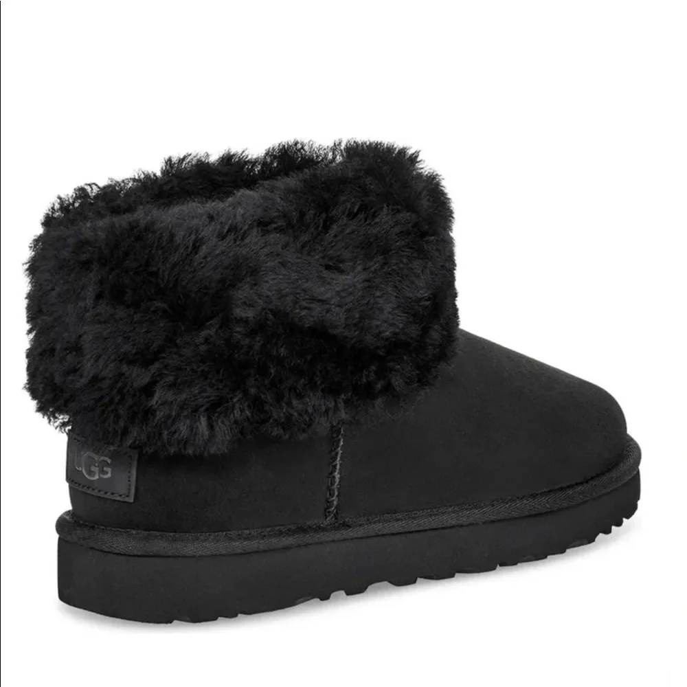 UGG Women’s Short Fluff Black Ankle Boots Size 6 NWT